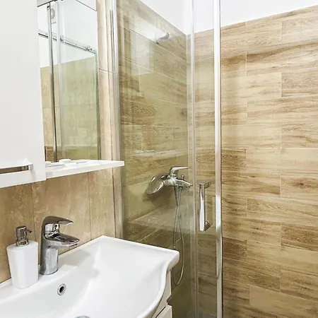 Seaside Bloom Retreat E72 Golem (Tirana)