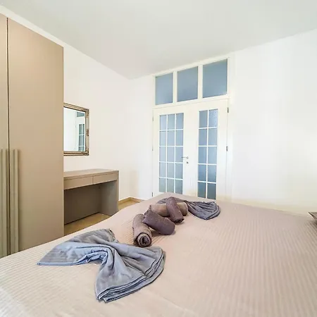 Seaside Bloom Retreat E72